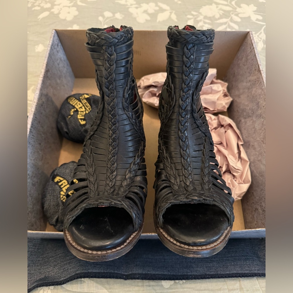 Freebird Bela size 8